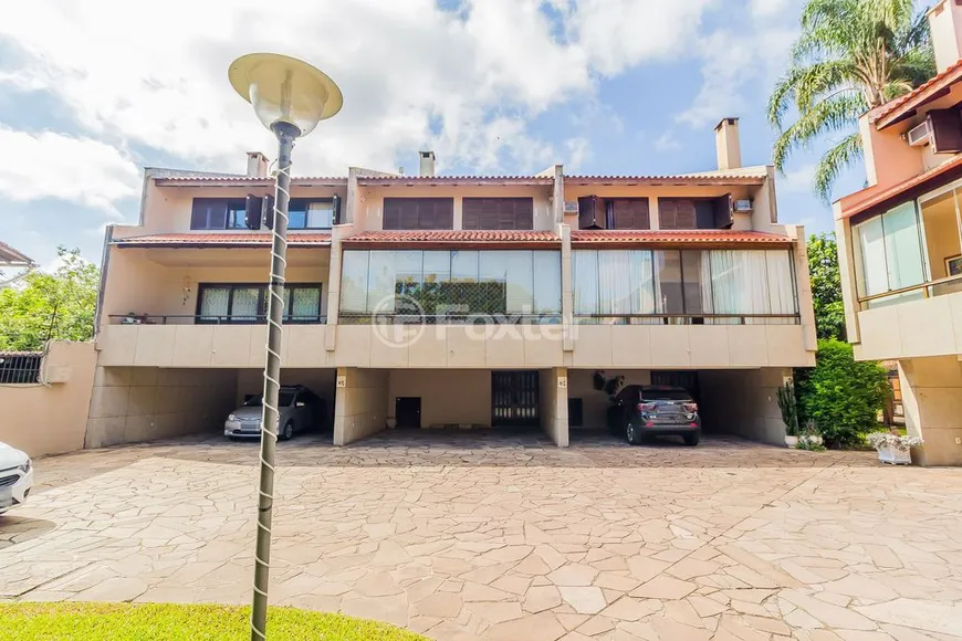 Foto 1 de Casa de Condomínio com 3 Quartos à venda, 240m² em Ipanema, Porto Alegre