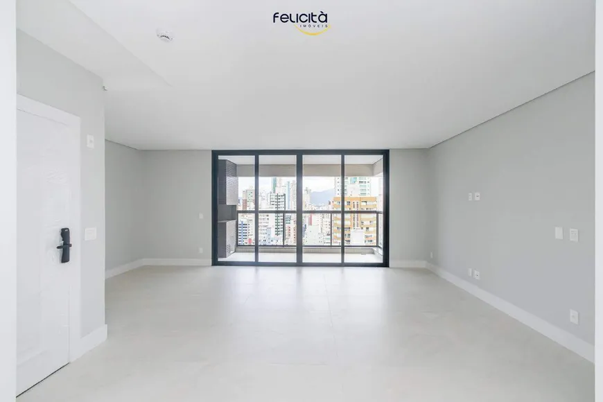 Foto 1 de Apartamento com 4 Quartos à venda, 186m² em Centro, Balneário Camboriú