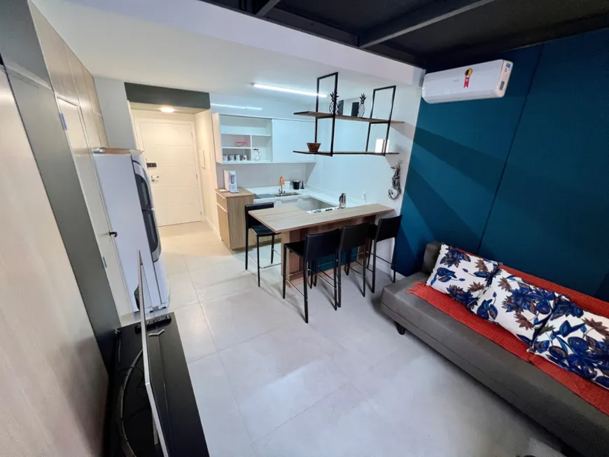 Foto 1 de Apartamento com 1 Quarto à venda, 61m² em Carvoeira, Florianópolis