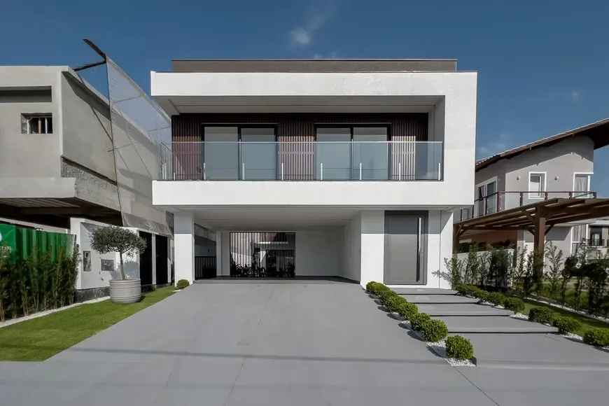 Foto 1 de Casa com 4 Quartos à venda, 234m² em Santa Regina, Camboriú