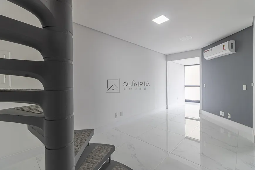 Foto 1 de Cobertura com 2 Quartos para alugar, 108m² em Moema, São Paulo