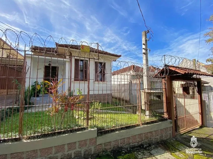 Foto 1 de Casa com 3 Quartos à venda, 211m² em Medianeira, Porto Alegre