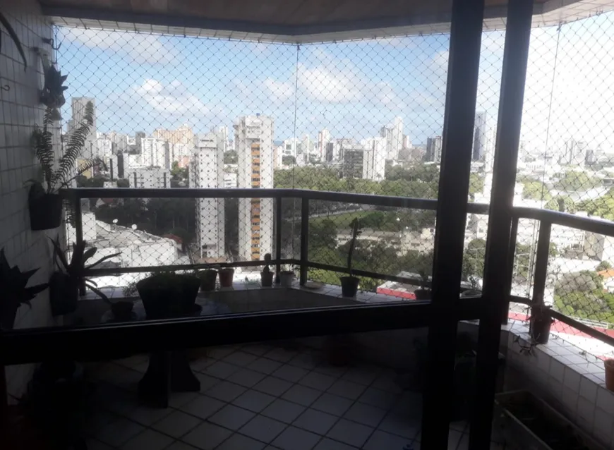 Foto 1 de Apartamento com 4 Quartos à venda, 130m² em Derby, Recife