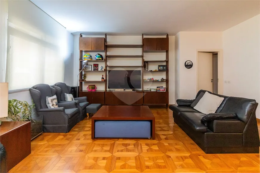 Foto 1 de Apartamento com 3 Quartos à venda, 230m² em Higienópolis, São Paulo