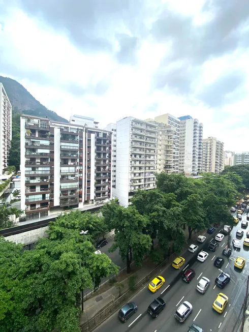 Foto 1 de Apartamento com 3 Quartos para venda ou aluguel, 155m² em Humaitá, Rio de Janeiro