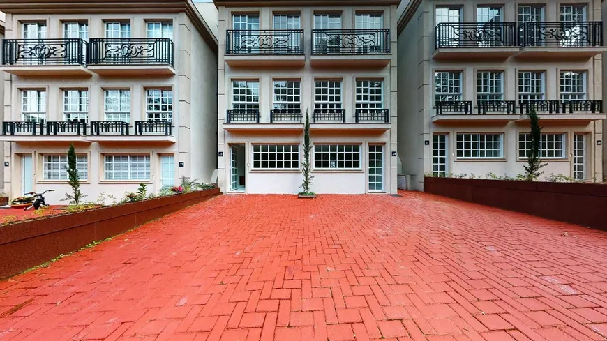 Foto 1 de Casa com 4 Quartos à venda, 262m² em Valparaiso, Petrópolis