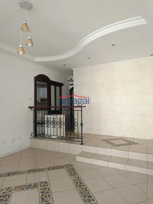 Foto 1 de Casa com 5 Quartos para alugar, 228m² em Jardim Santa Maria, Jacareí