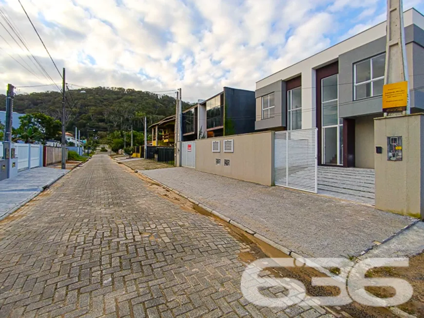 Foto 1 de Sobrado com 3 Quartos à venda, 110m² em Ubatuba, São Francisco do Sul
