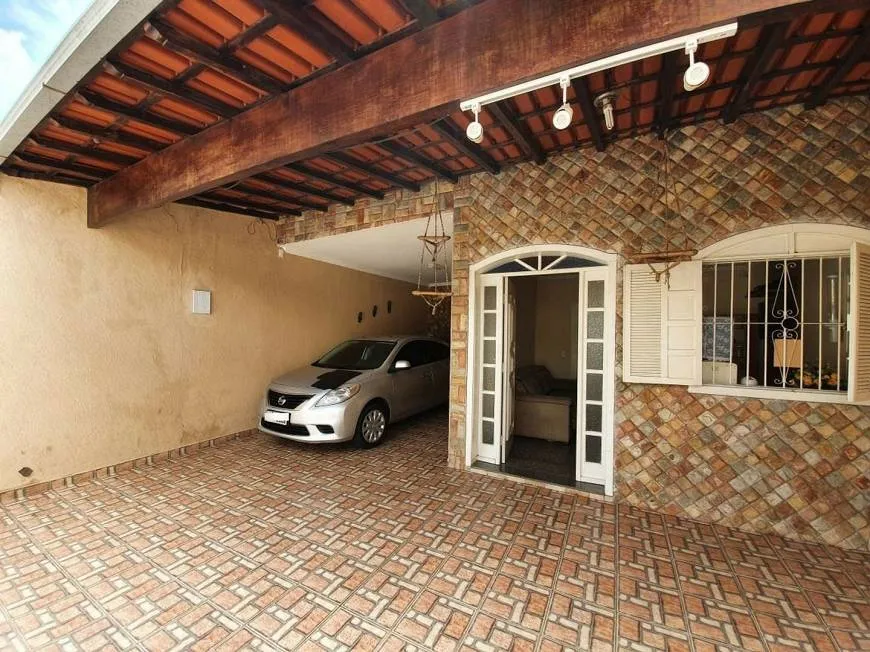 Foto 1 de Casa com 3 Quartos à venda, 200m² em JARDIM BOM PRINCIPIO, Indaiatuba