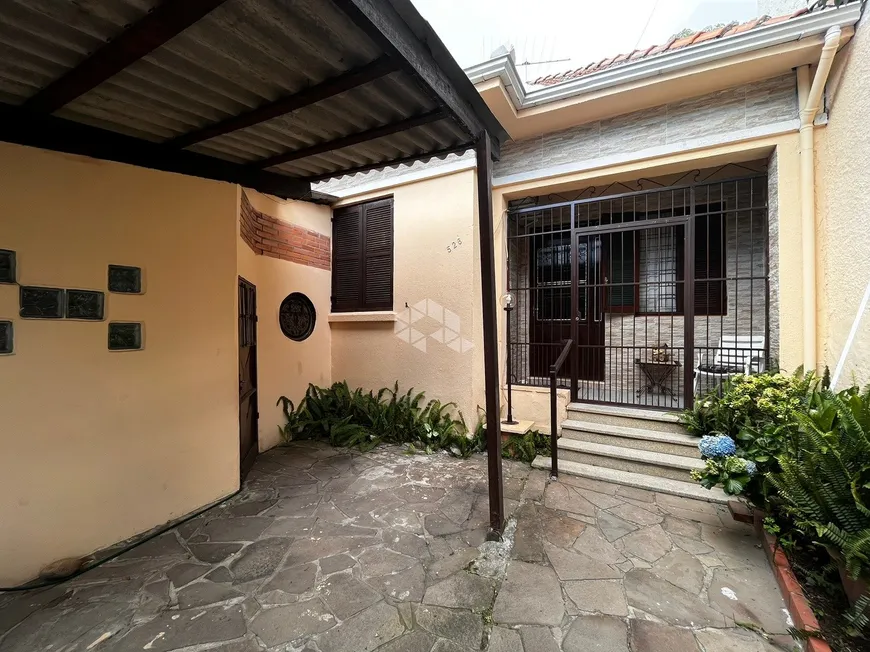 Foto 1 de Casa com 3 Quartos à venda, 372m² em São Geraldo, Porto Alegre