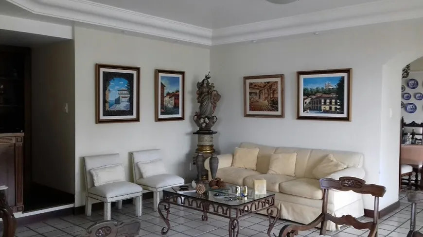 Foto 1 de Apartamento com 4 Quartos à venda, 250m² em Jardim Apipema, Salvador