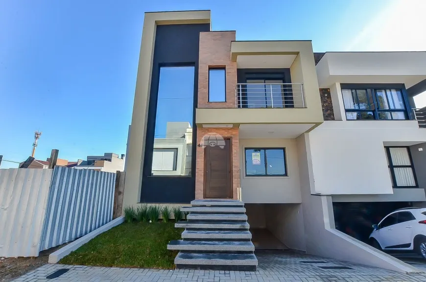 Foto 1 de Sobrado com 3 Quartos à venda, 198m² em Pinheirinho, Curitiba