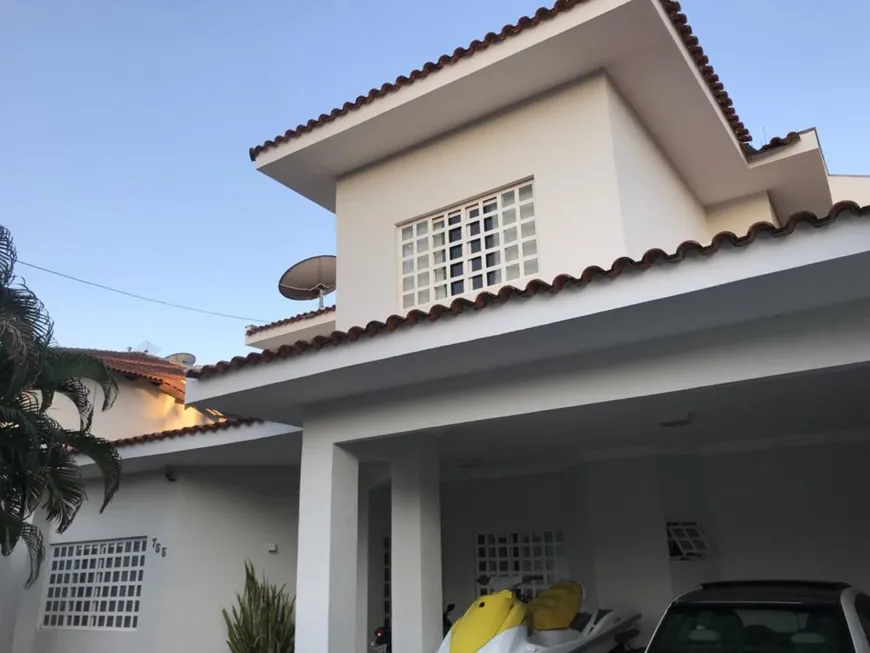 Foto 1 de Casa com 4 Quartos à venda, 360m² em Jardim Cuiabá, Cuiabá