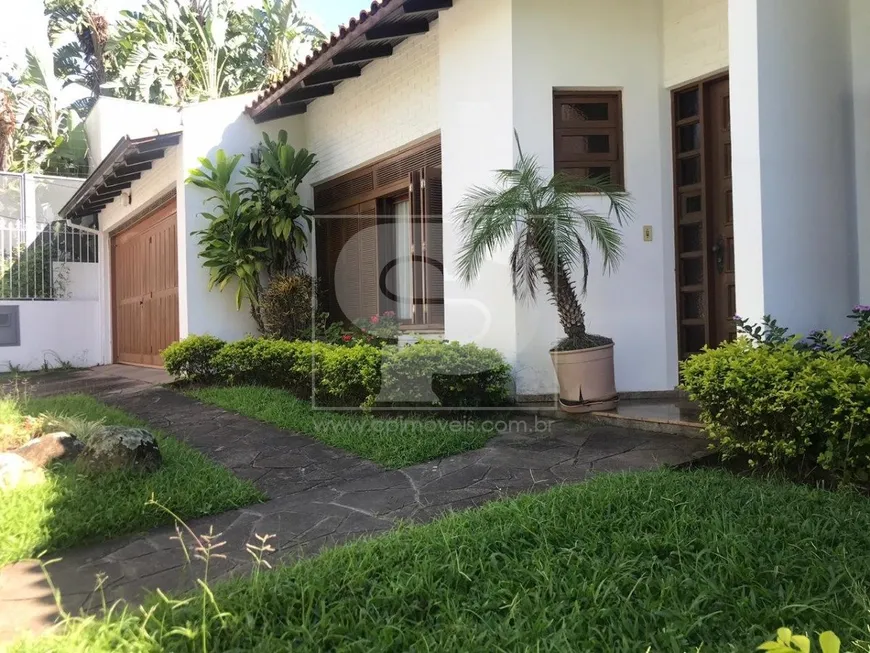 Foto 1 de Casa com 3 Quartos à venda, 250m² em Jardim Lindóia, Porto Alegre