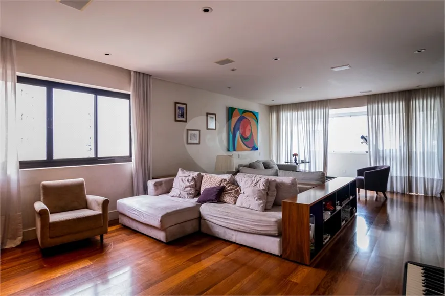 Foto 1 de Apartamento com 4 Quartos à venda, 205m² em Higienópolis, São Paulo