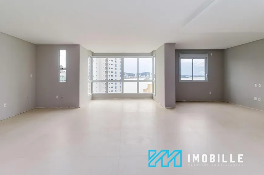 Foto 1 de Apartamento com 3 Quartos à venda, 153m² em Centro, Balneário Camboriú