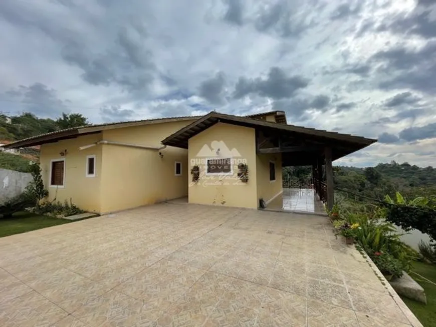Foto 1 de Casa com 3 Quartos à venda, 246m² em Centro, Mulungu