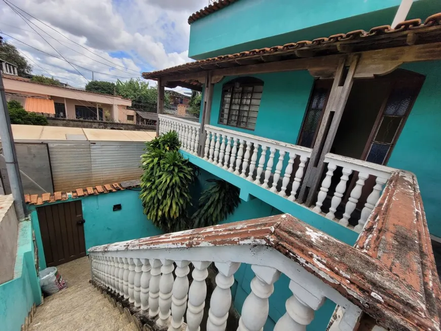 Foto 1 de Casa com 3 Quartos à venda, 360m² em Eldoradinho, Contagem