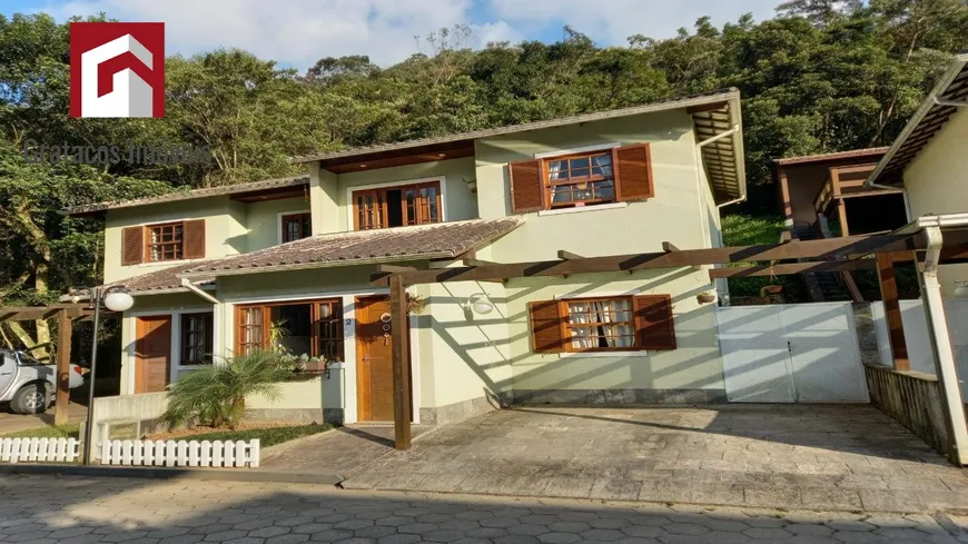 Foto 1 de Casa de Condomínio com 3 Quartos à venda, 150m² em Quitandinha, Petrópolis