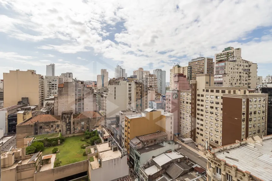 Foto 1 de Sala Comercial para alugar, 24m² em Centro, Porto Alegre