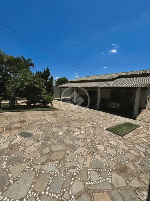 Foto 1 de Casa com 3 Quartos para venda ou aluguel, 260m² em Cidade Jardim, Uberlândia