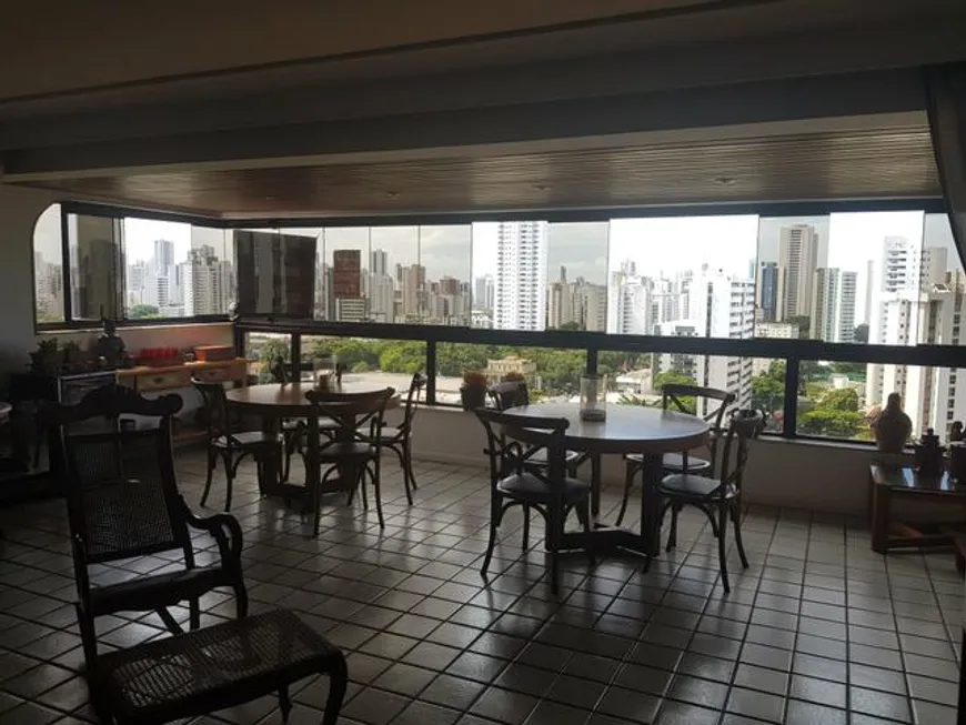 Foto 1 de Apartamento com 4 Quartos à venda, 290m² em Madalena, Recife