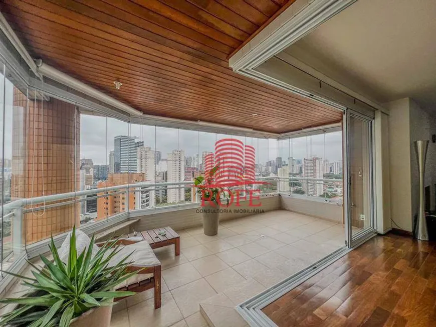 Foto 1 de Apartamento com 4 Quartos à venda, 205m² em Brooklin, São Paulo