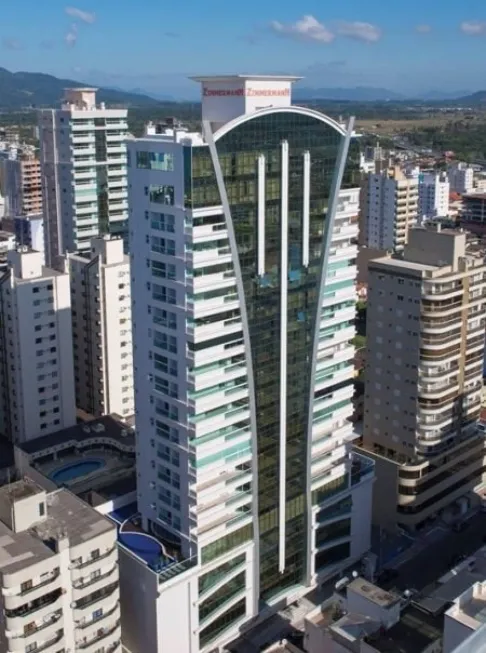 Foto 1 de Apartamento com 5 Quartos à venda, 666m² em Meia Praia, Itapema