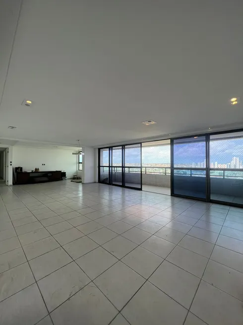 Foto 1 de Apartamento com 3 Quartos à venda, 193m² em Casa Forte, Recife