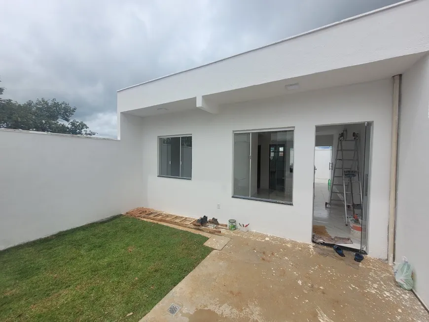 Foto 1 de Casa com 2 Quartos à venda, 60m² em Pousada das Rosas, São Joaquim de Bicas