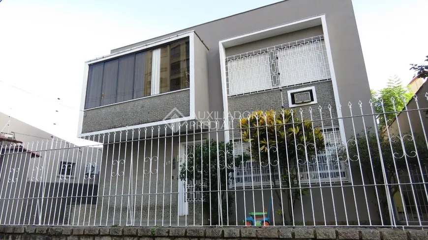 Foto 1 de Casa com 3 Quartos à venda, 217m² em Teresópolis, Porto Alegre