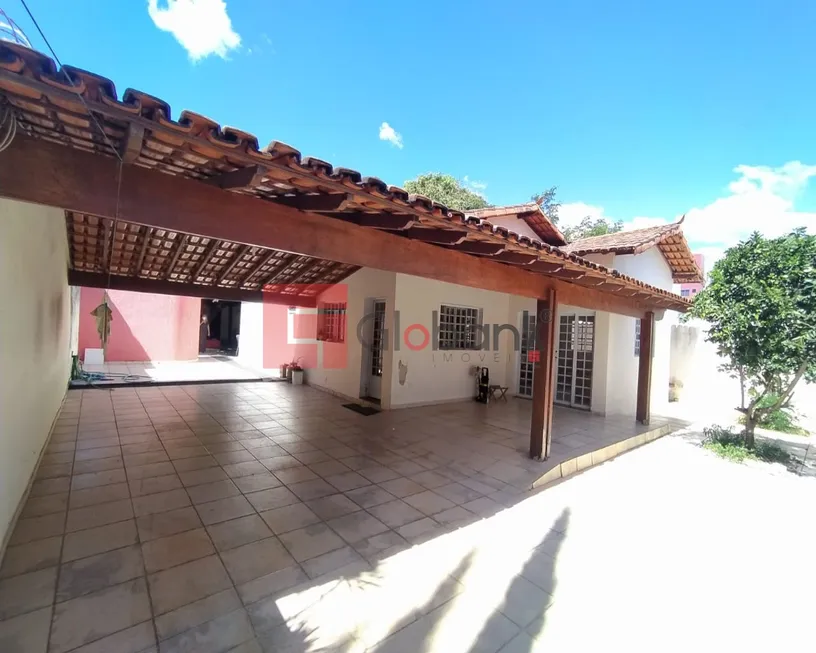 Foto 1 de Casa com 3 Quartos à venda, 450m² em Morada do Sol, Montes Claros
