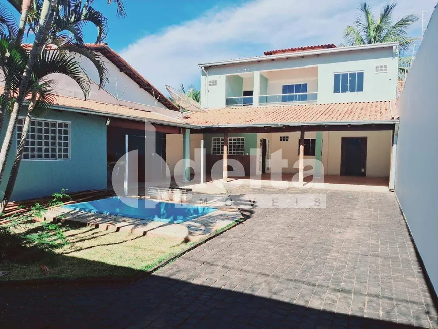 Foto 1 de Casa com 3 Quartos à venda, 200m² em Santa Rosa, Uberlândia