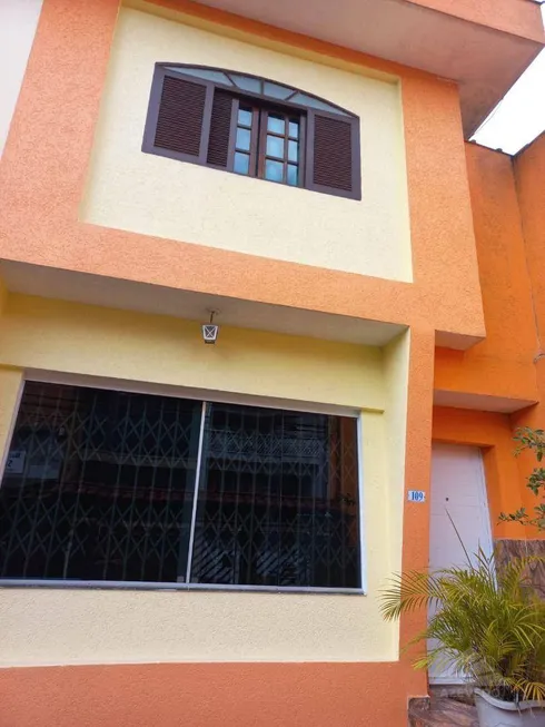 Foto 1 de Sobrado com 3 Quartos à venda, 235m² em Jardim Guapituba, Mauá
