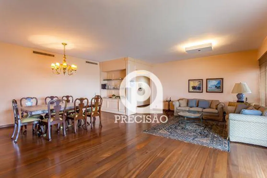 Foto 1 de Apartamento com 4 Quartos à venda, 225m² em Lagoa, Rio de Janeiro