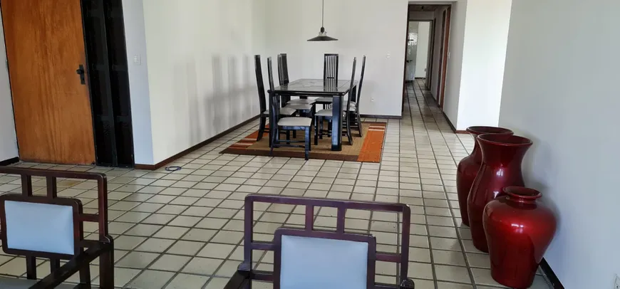 Foto 1 de Apartamento com 4 Quartos à venda, 217m² em Derby, Recife