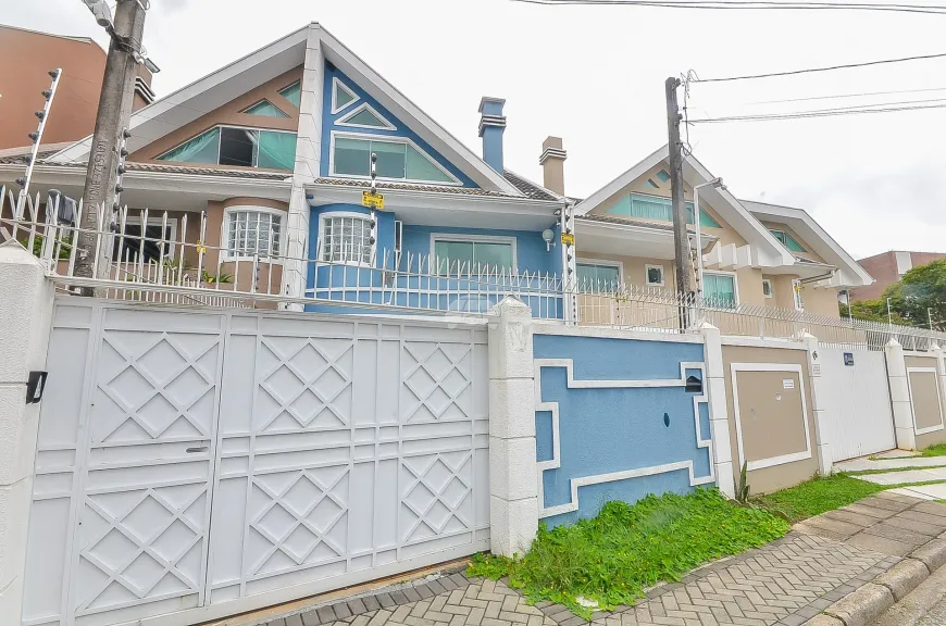 Foto 1 de Casa com 3 Quartos à venda, 219m² em Água Verde, Curitiba