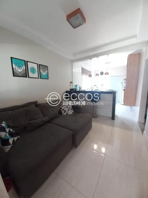 Foto 1 de Casa com 3 Quartos para alugar, 180m² em Jardim Europa, Uberlândia