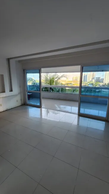 Foto 1 de Apartamento com 3 Quartos para alugar, 164m² em Patamares, Salvador