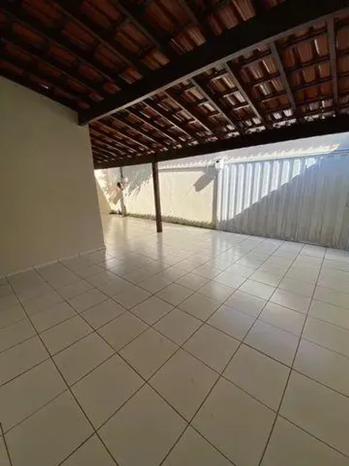 Foto 1 de Casa com 3 Quartos à venda, 16m² em Planalto, Uberlândia
