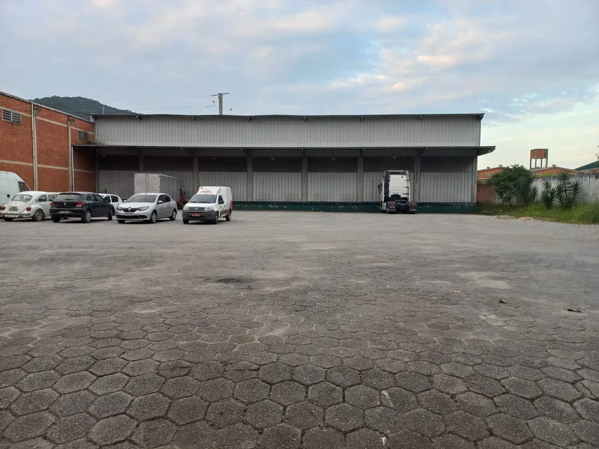 Foto 1 de Galpão/Depósito/Armazém para alugar, 2130m² em Vendaval, Biguaçu