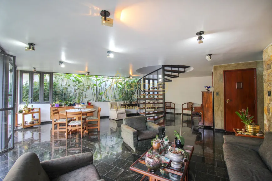 Foto 1 de Casa de Condomínio com 4 Quartos à venda, 430m² em Jardim Vitoria Regia, São Paulo