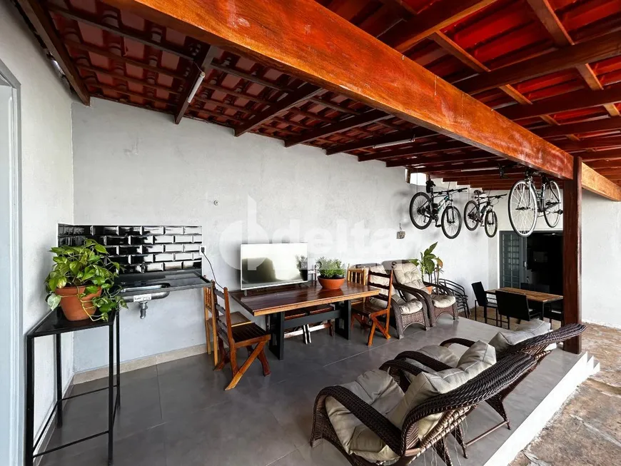 Foto 1 de Casa com 3 Quartos à venda, 160m² em Osvaldo Rezende, Uberlândia