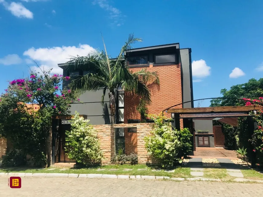 Foto 1 de Casa com 3 Quartos à venda, 421m² em Morro das Pedras, Florianópolis