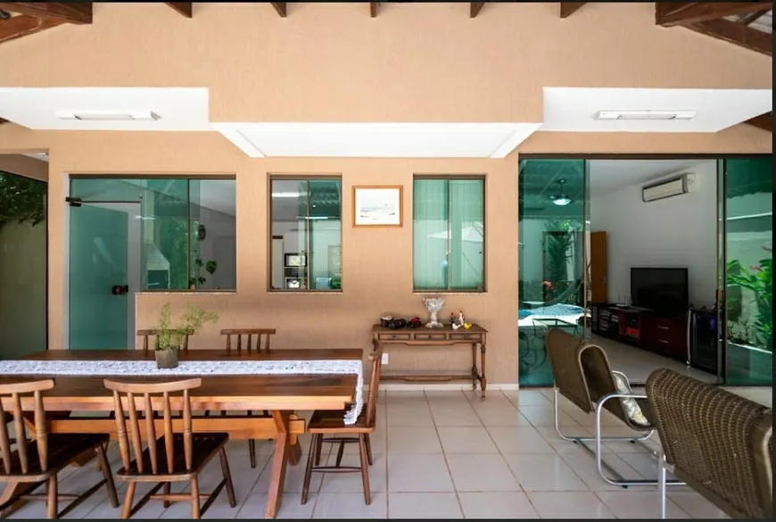 Foto 1 de Casa de Condomínio com 4 Quartos à venda, 360m² em Jardins Atenas, Goiânia