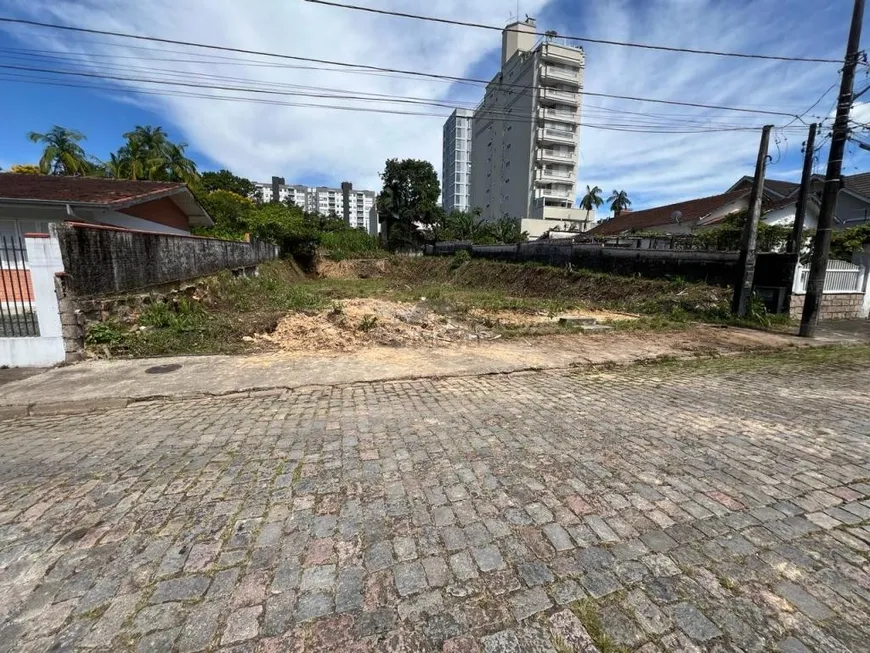 Foto 1 de Lote/Terreno à venda, 684m² em Atiradores, Joinville