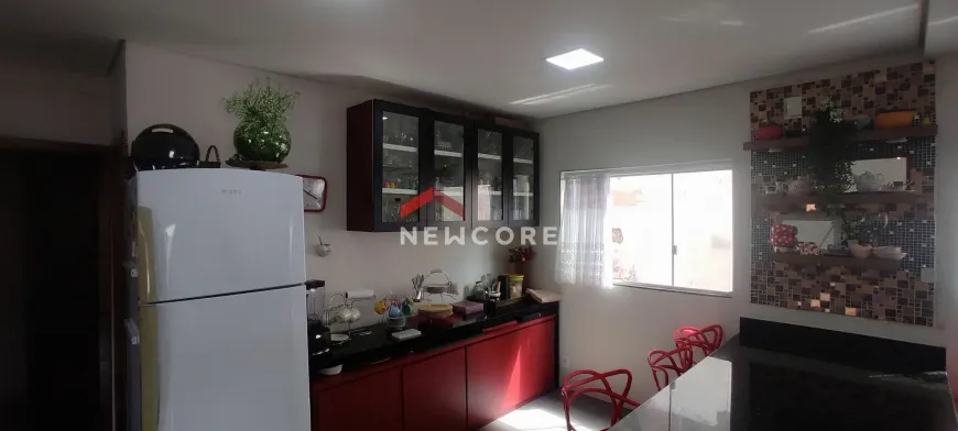 Foto 1 de Casa com 2 Quartos à venda, 85m² em Floramar, Belo Horizonte