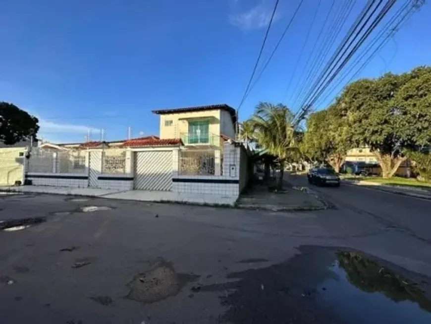 Foto 1 de Sobrado com 4 Quartos à venda, 250m² em Planalto, Manaus