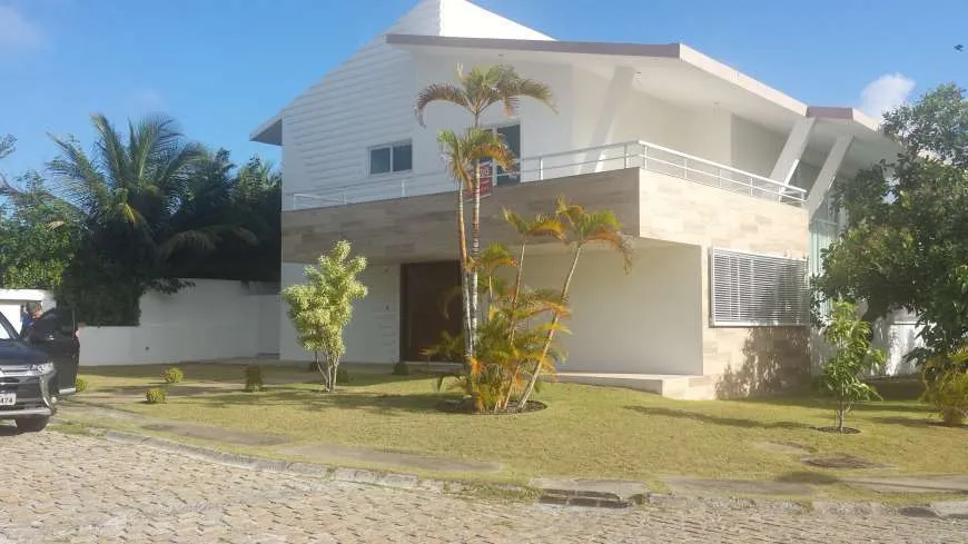 Foto 1 de Casa com 5 Quartos à venda, 900m² em Busca-Vida, Camaçari