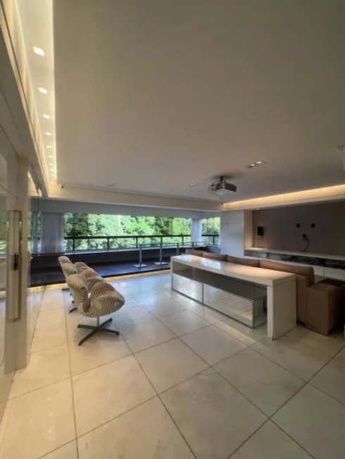 Foto 1 de Apartamento com 3 Quartos à venda, 205m² em Jaqueira, Recife